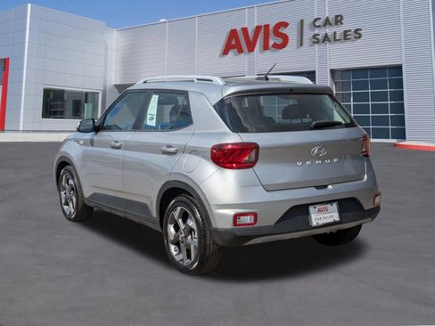 Used 2025 Hyundai Venue SEL FWD image 9