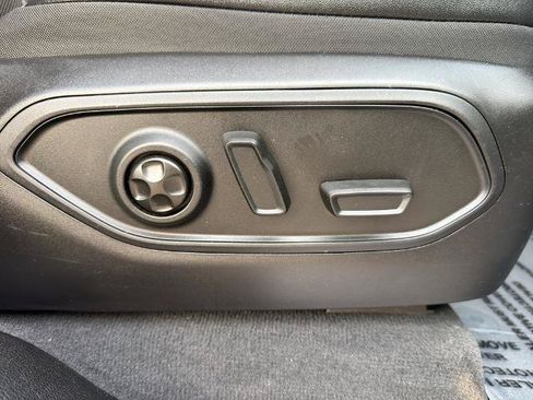 Used 2024 Jeep Grand Cherokee Overland AWD/4WD image 9