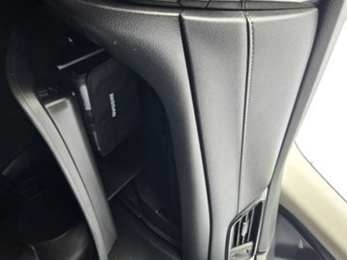 Used 2020 Nissan Rogue SV image 13