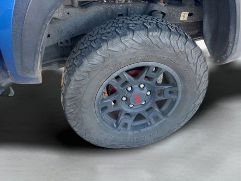 Used 2017 Toyota Tacoma TRD Off-Road AWD/4WD image 18
