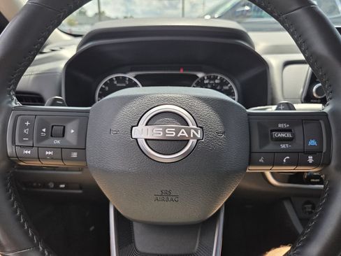 Used 2025 Nissan Rogue SV FWD image 32