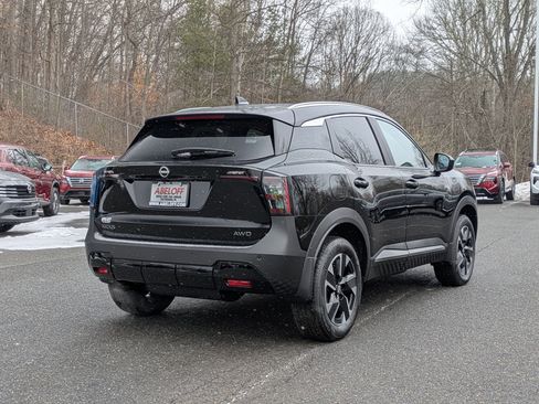 New 2026 Nissan Kicks SV image 4