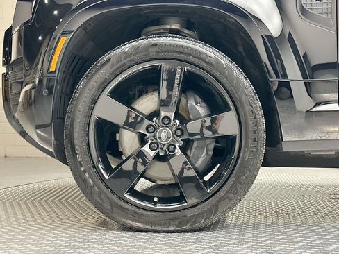 Certified 2025 Land Rover Defender 110 X-Dynamic SE AWD/4WD image 5