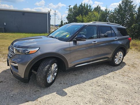 Used 2021 Ford Explorer Limited w/ Equipment Group 301A RWD image 8