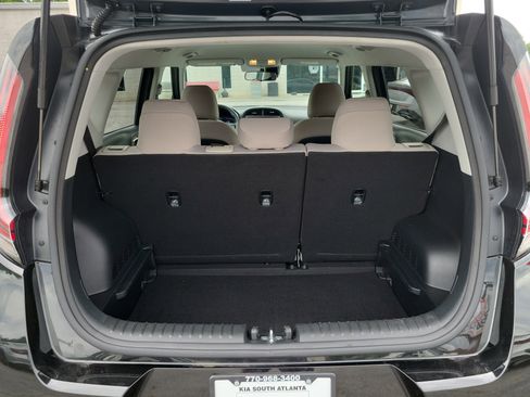 Used 2025 Kia Soul LX FWD image 9