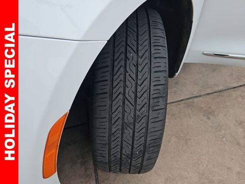 Used 2017 Chrysler Pacifica Limited w/ UConnect Theater Package image 37