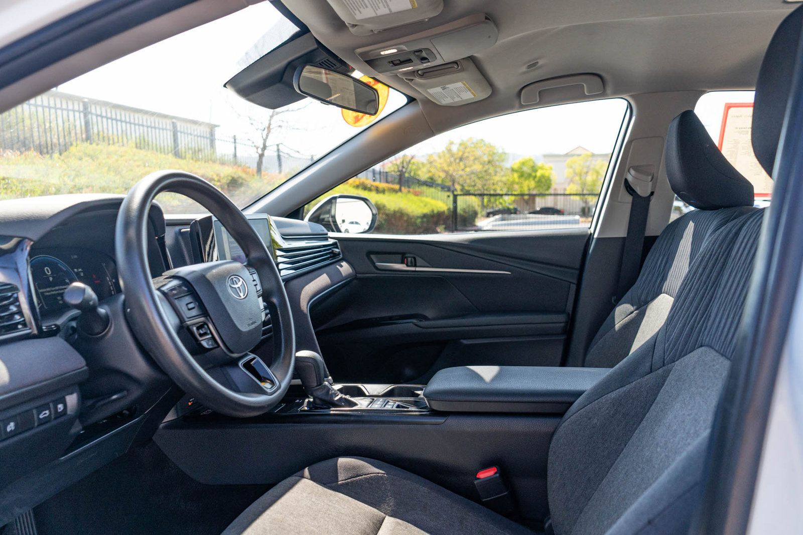 Used 2025 Toyota Camry Hybrid FWD image 15