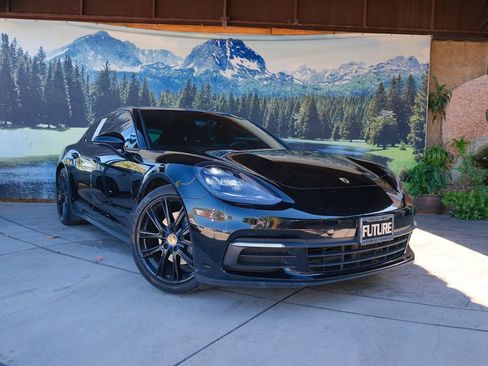 Used 2018 Porsche Panamera image 2