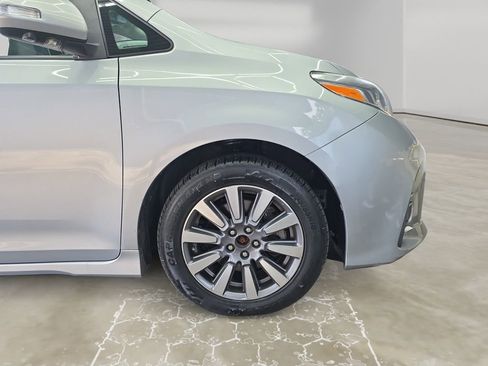 Used 2020 Toyota Sienna Limited Premium w/ Carpet Mat Package image 14