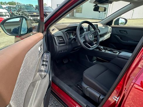 Used 2023 Nissan Rogue S AWD/4WD image 17