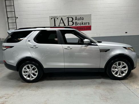 Used 2018 Land Rover Discovery SE AWD/4WD image 2