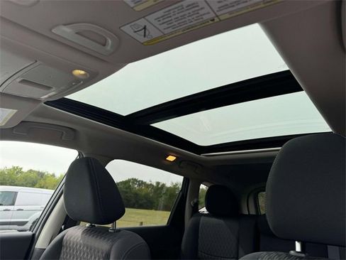 Used 2018 Nissan Rogue SV w/ Sun & Sound Touring Package image 20