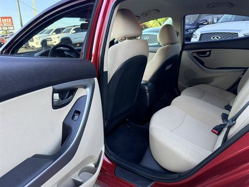 Used 2014 Hyundai Elantra SE w/ Option Group 02 FWD image 18