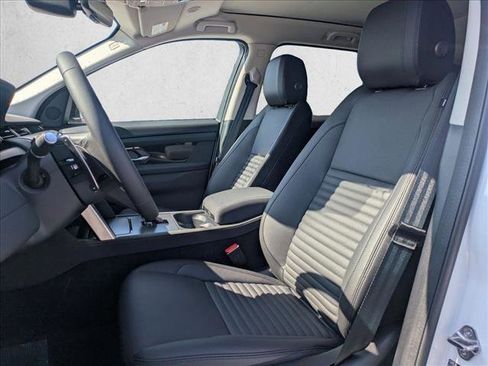 New 2025 Land Rover Discovery Sport S image 4