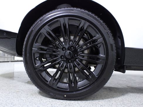 New 2026 Land Rover Range Rover SE image 8