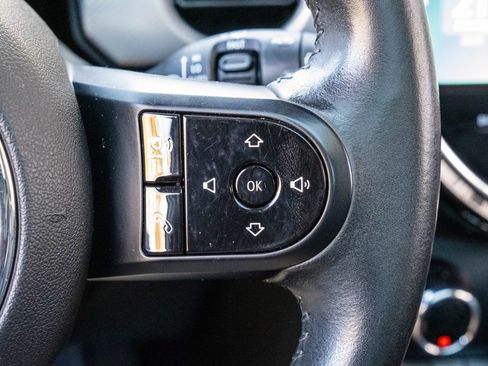 Used 2022 MINI Cooper 4-Door Hardtop image 24