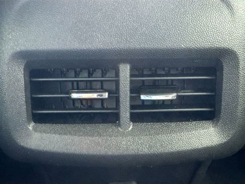 Used 2023 Chevrolet Equinox LS image 30