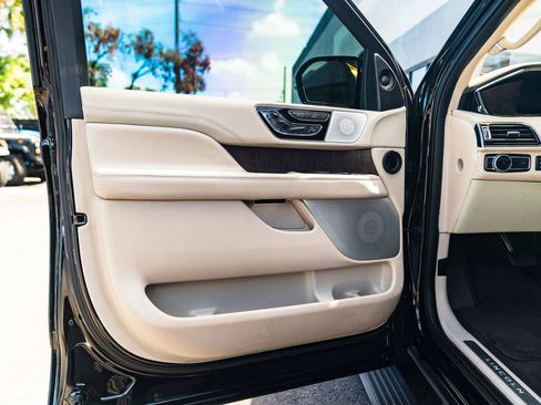 Used 2018 Lincoln Navigator Reserve w/ Technology Package AWD/4WD image 17