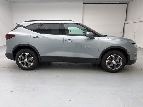 Used 2025 Chevrolet Blazer LT w/ Convenience Package image 12