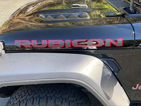 Used 2025 Jeep Wrangler Unlimited Rubicon w/ Convenience Group AWD/4WD image 8
