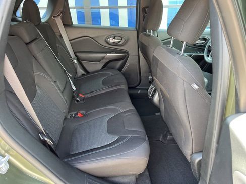 Used 2019 Jeep Cherokee Latitude w/ Popular Appearance Group image 14