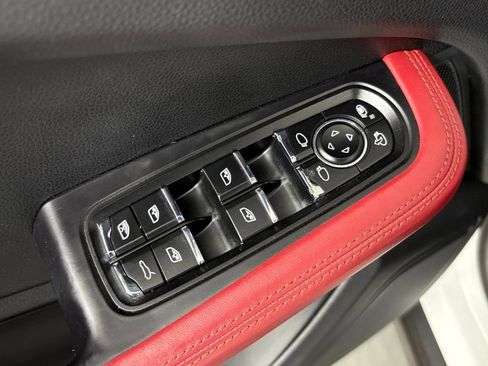 Used 2018 Porsche Macan AWD/4WD image 16