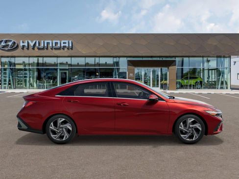 Used 2025 Hyundai Elantra Limited FWD image 7