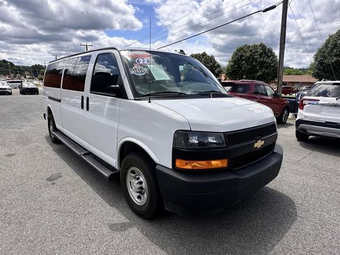 Used 2022 Chevrolet Express 3500 LS image 3