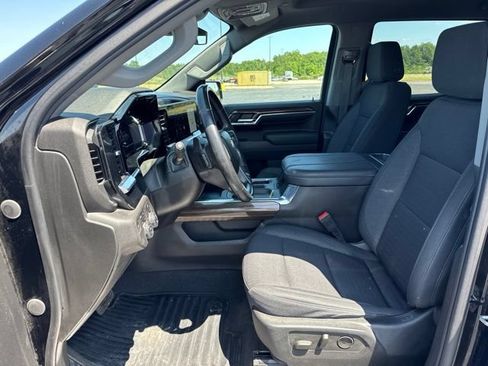 Used 2023 Chevrolet Silverado 1500 LT w/ Z71 Off-Road Package AWD/4WD image 9
