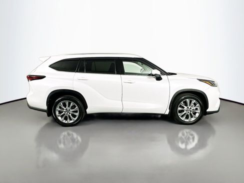 Used 2024 Toyota Highlander Limited AWD/4WD image 8