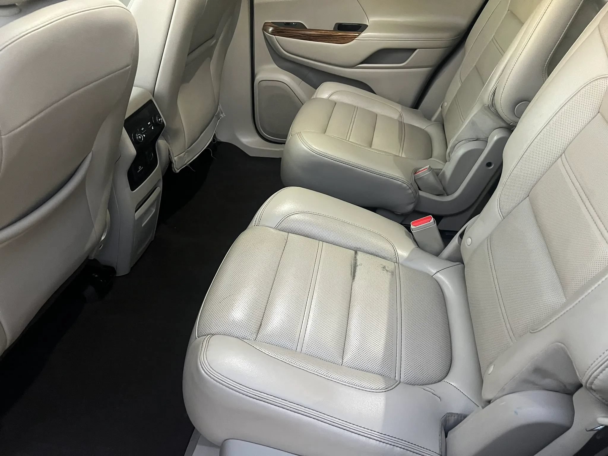 Used 2019 GMC Acadia Denali w/ Technology Package AWD/4WD image 12