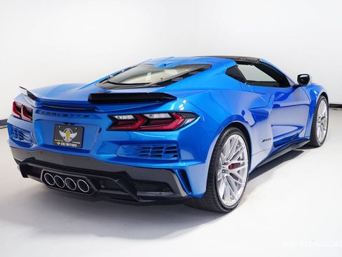 Used 2024 Chevrolet Corvette Z06 RWD image 5