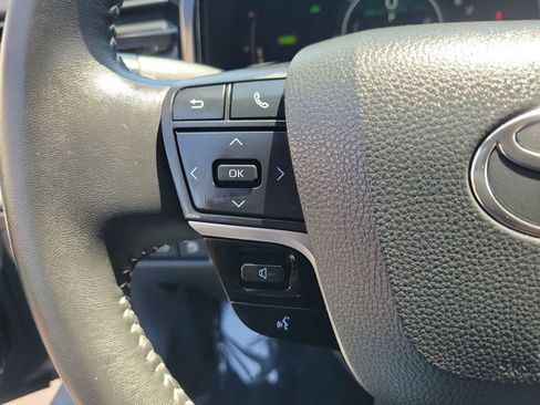 Used 2025 Toyota Camry SE w/ Convenience Package FWD image 26