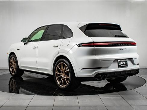 New 2026 Porsche Cayenne E-Hybrid image 3