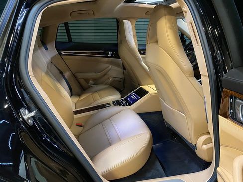 Used 2020 Porsche Panamera 4S image 29
