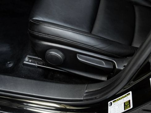 Used 2024 MAZDA MAZDA3 s FWD image 24