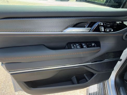 New 2026 Jeep Grand Wagoneer Summit AWD/4WD image 14