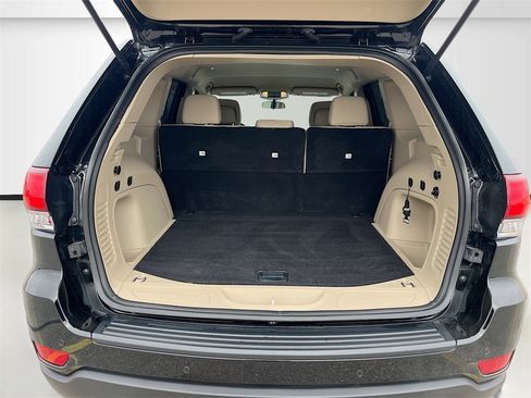 Used 2021 Jeep Grand Cherokee Laredo image 24