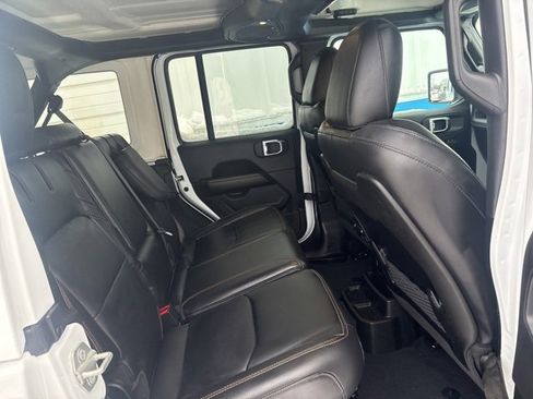 Used 2024 Jeep Wrangler Unlimited Sahara w/ Technology Group image 10