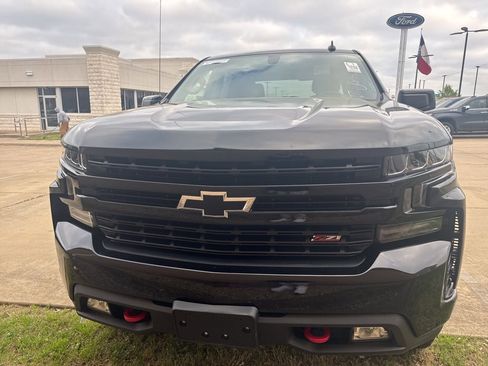 Used 2020 Chevrolet Silverado 1500 LT Trail Boss image 2