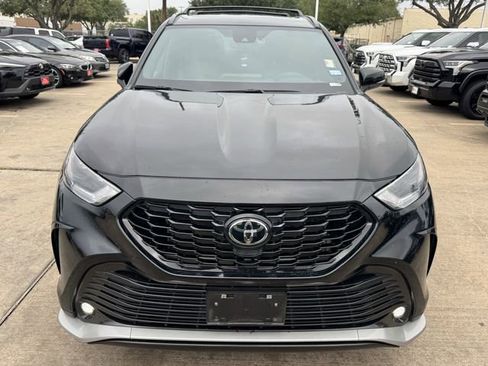 Used 2024 Toyota Highlander XSE FWD image 2