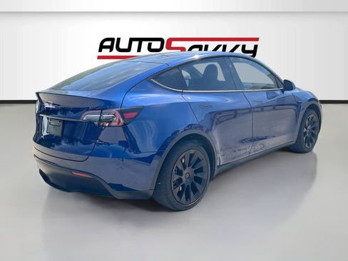 Used 2024 Tesla Model Y Long Range RWD image 7