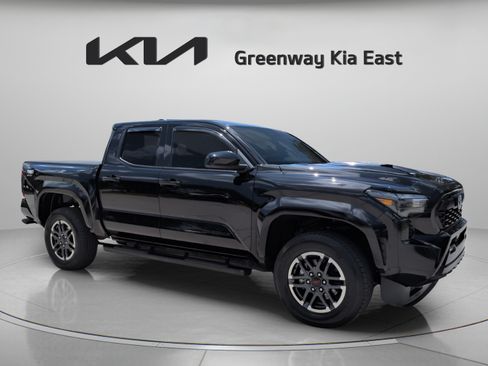 Used 2025 Toyota Tacoma TRD Sport RWD image 3