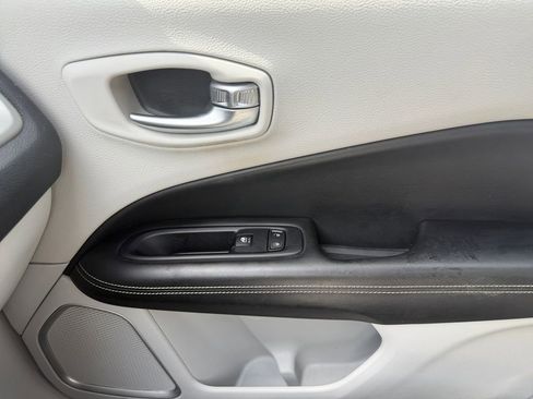 Used 2019 Jeep Compass Latitude w/ Popular Equipment Group FWD image 28