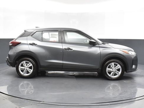 New 2025 Nissan Kicks Play S image 4