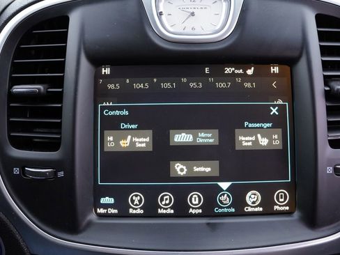 Certified 2017 Chrysler 300 Limited image 23