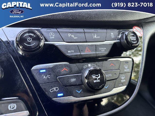 Used 2025 Chrysler Pacifica Select FWD image 28