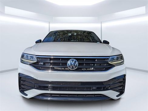 Certified 2022 Volkswagen Tiguan SE R-Line image 6