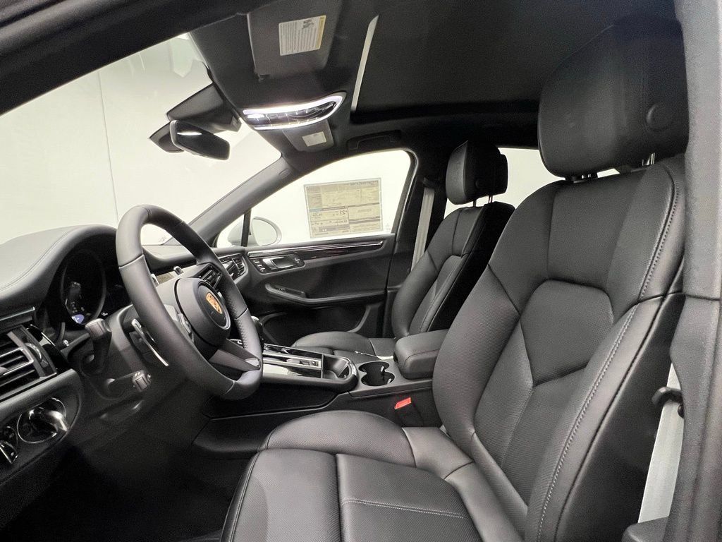 Used 2026 Porsche Macan AWD/4WD image 5