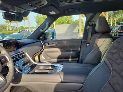 New 2026 Nissan Armada Platinum RWD image 8